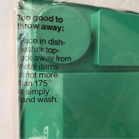 New Oak Hill 32 Piece Plastic Serving Set 8 Dinner Plates Glasses Forks Knives - Picture 4 of 5